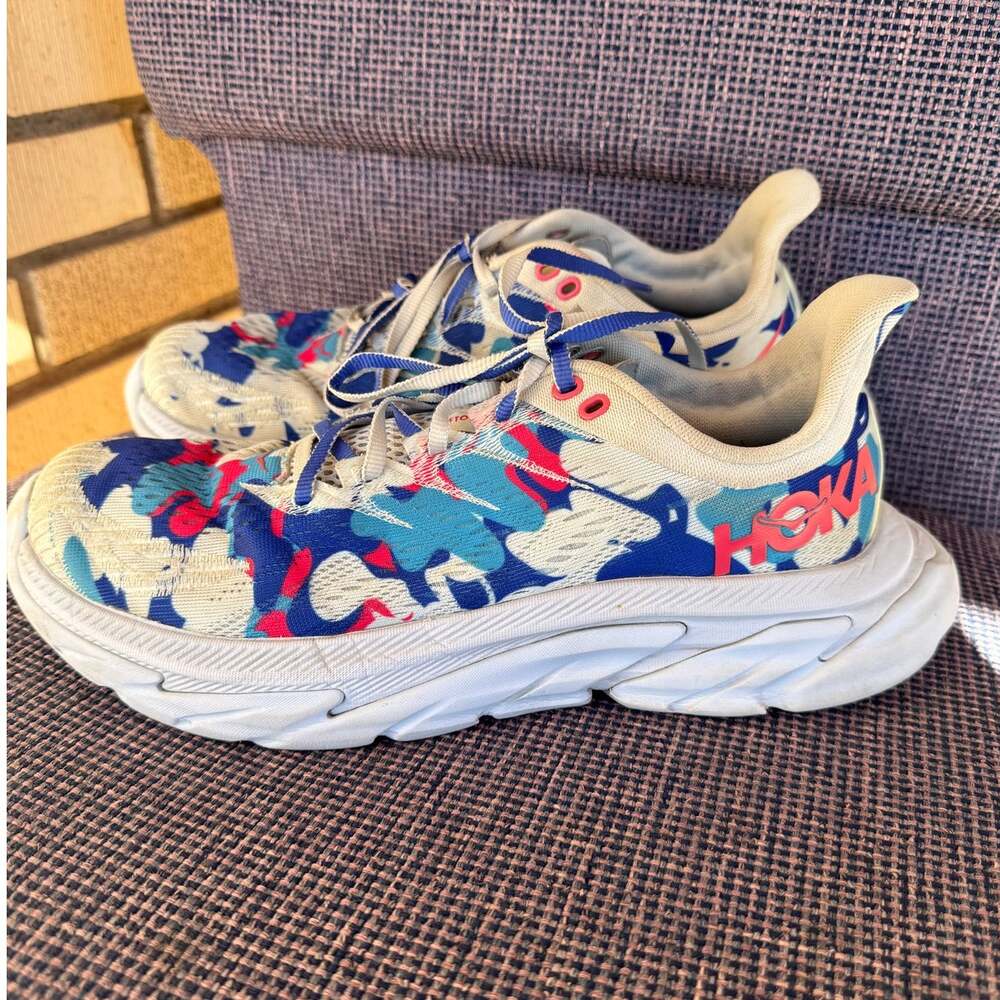 HOKA ONE ONE Clifton Edge Geometric Running Shoes Sneakers Women’s 9 Men’s 8